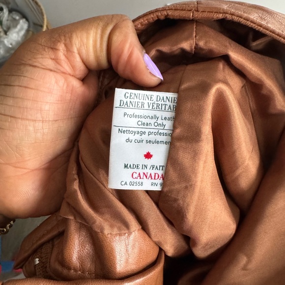 Danier Tan Leather made in Canada pants - Picture 4 of 7